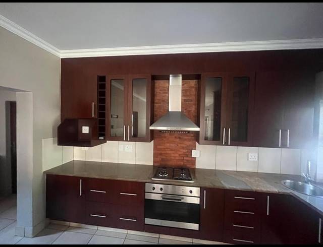 3 BEDROOM CLUSTER FOR SALE IN MENLO PARK